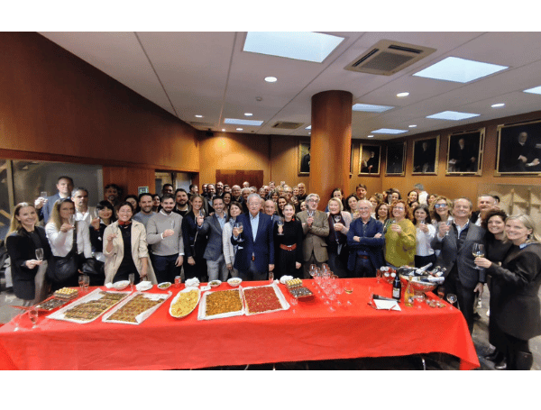 El Cambra Club celebra su tradicional Brindis de Año Nuevo